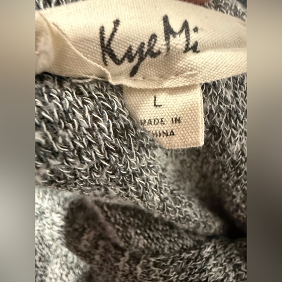 Kye Mi Long Sleeve Knit Top
Size Large – Gray – Back Slit Detail - Picture 8 of 8